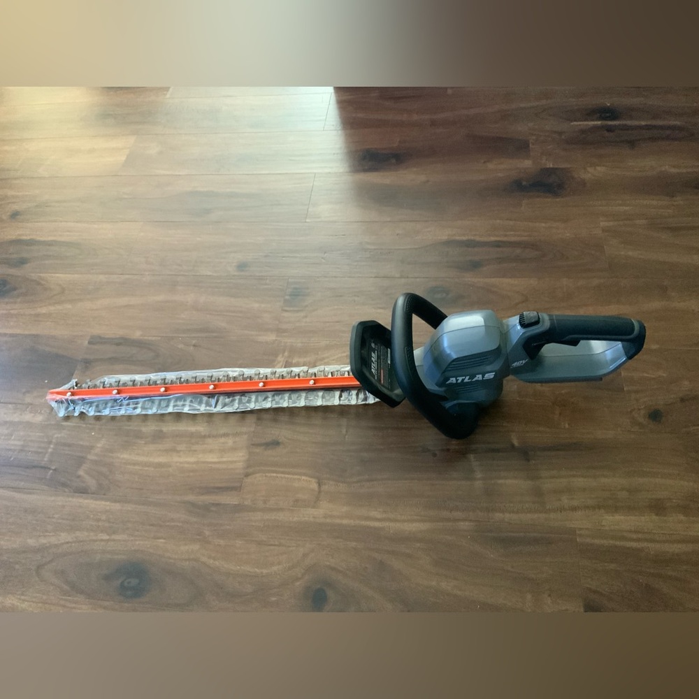 Atlas 24” 40-Volt Lithium-Ion cordless Hedge Trimmer Moves but not cutting.